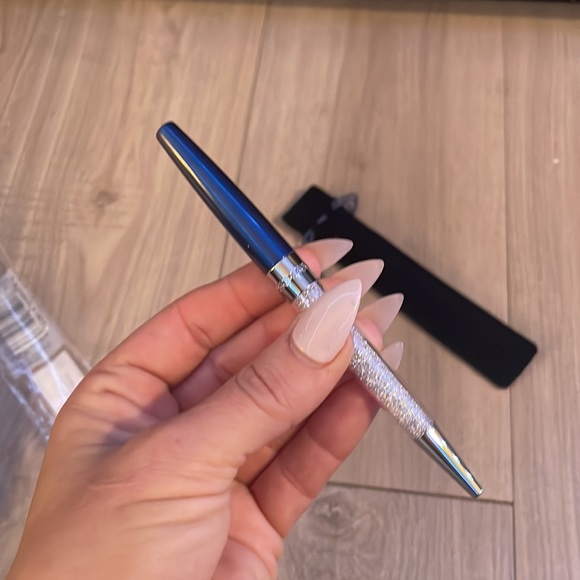 Swarovski crystal Dust Pen 🖊️ - Picture 2 of 3